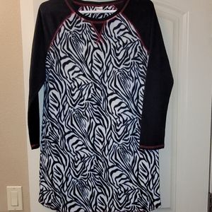 Fleece, zebra print, night shirt